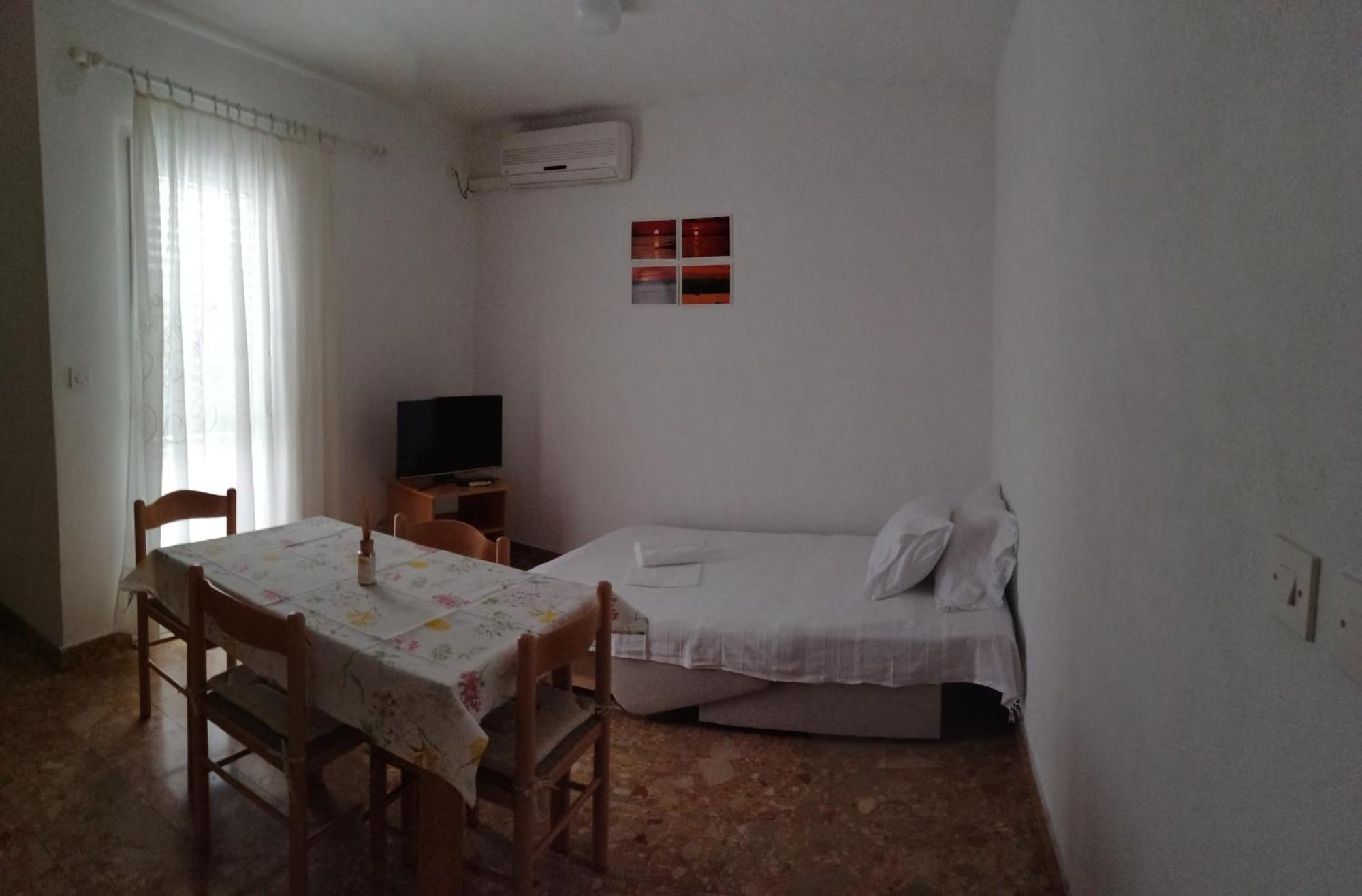 Apartments Vini And Ivana Sućuraj Habitación foto
